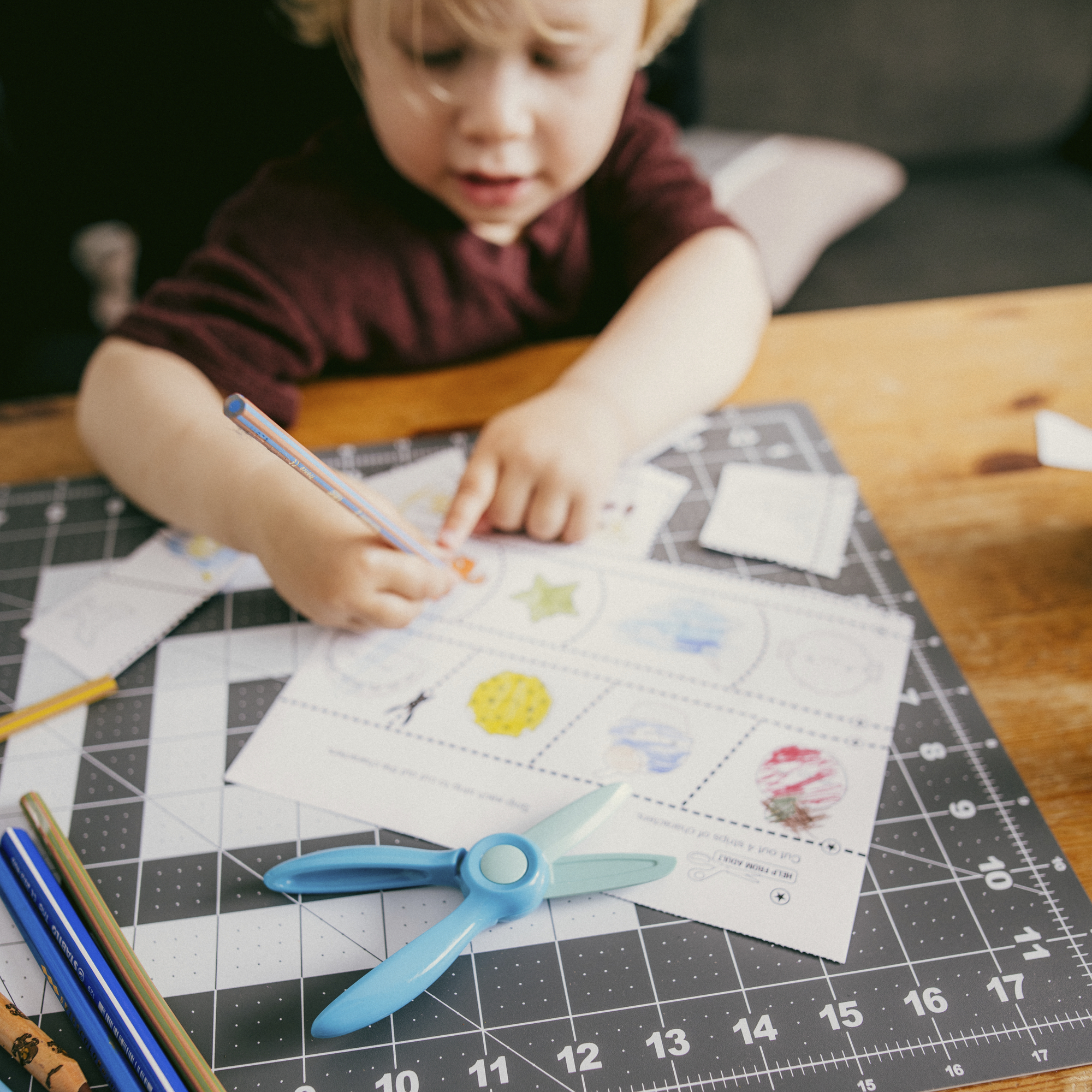 Fiskars algaja käärid ja tegelusraamat 2+