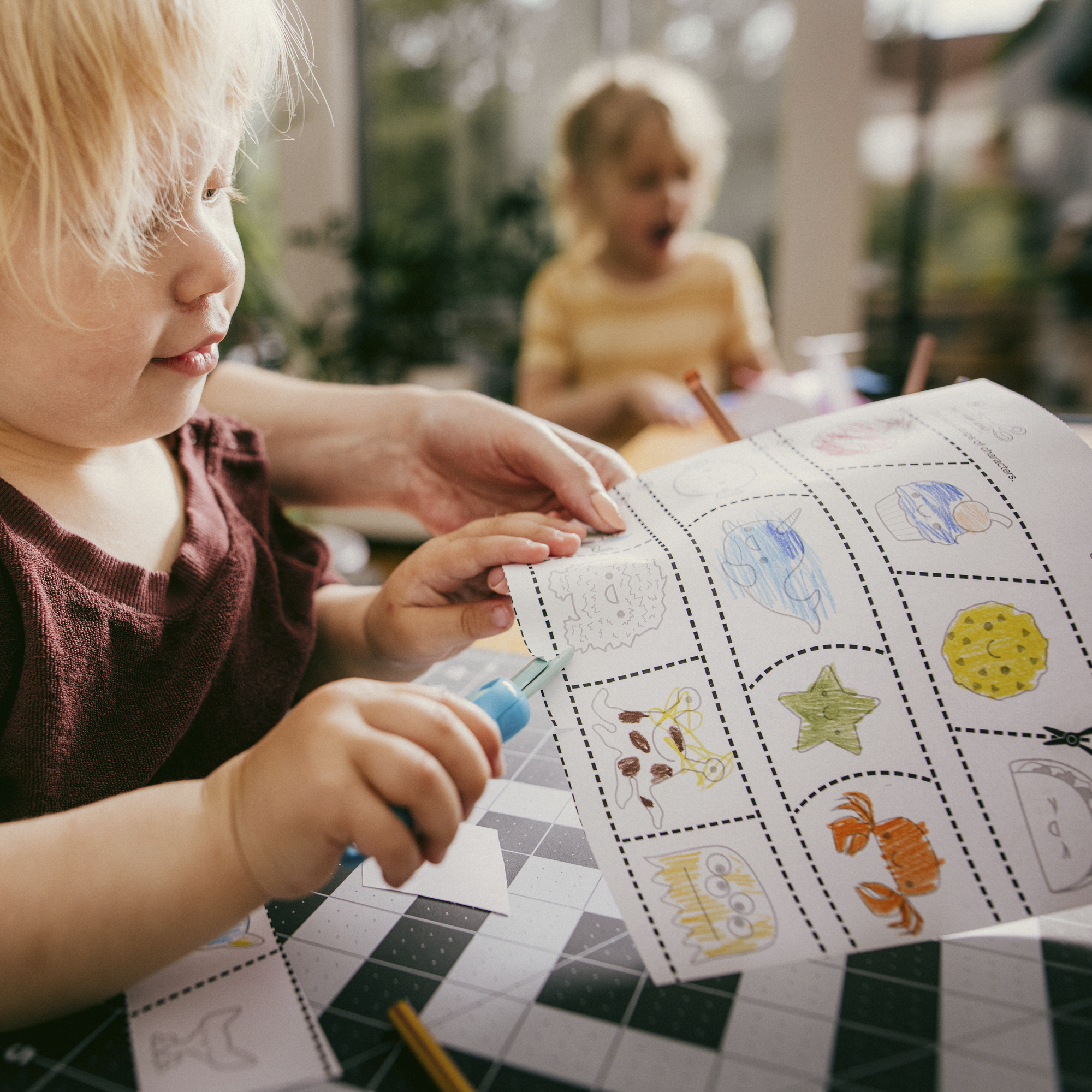 Fiskars algaja käärid ja tegelusraamat 2+