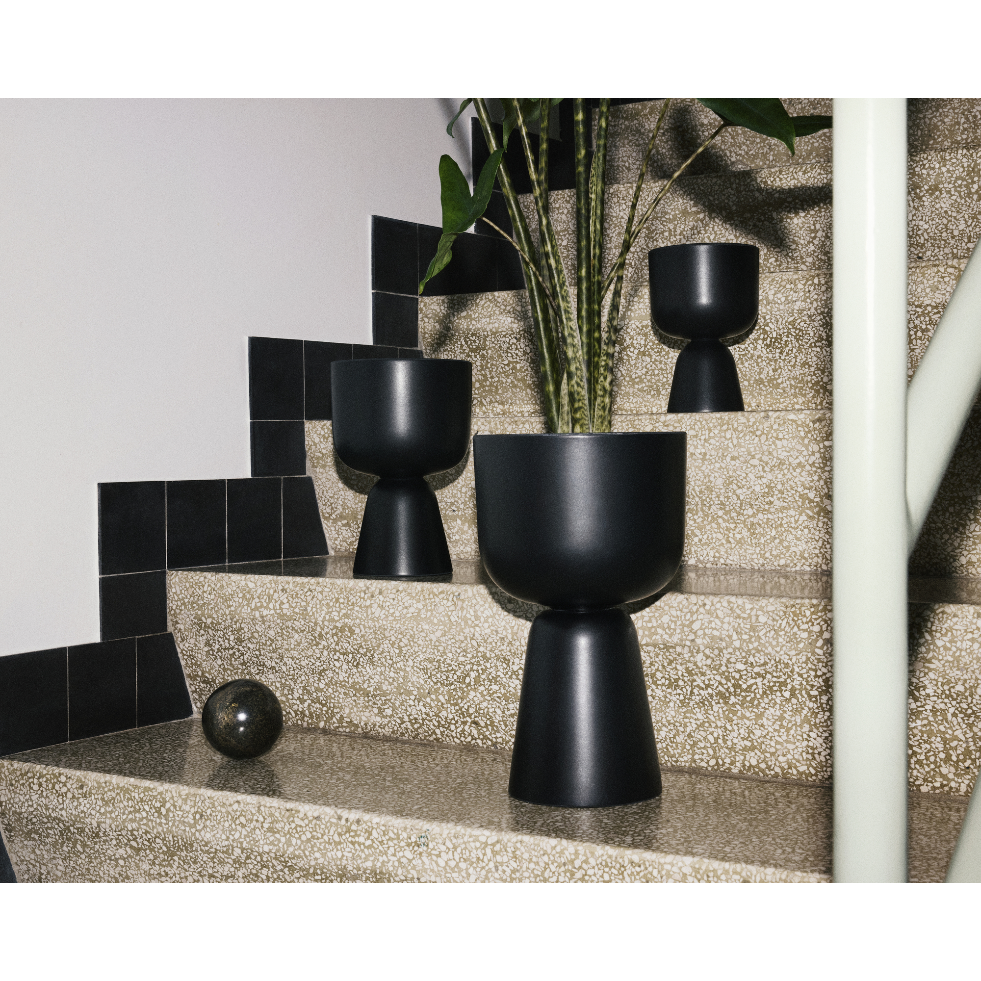 Iittala Nappula lillepott 320 x 190mm must